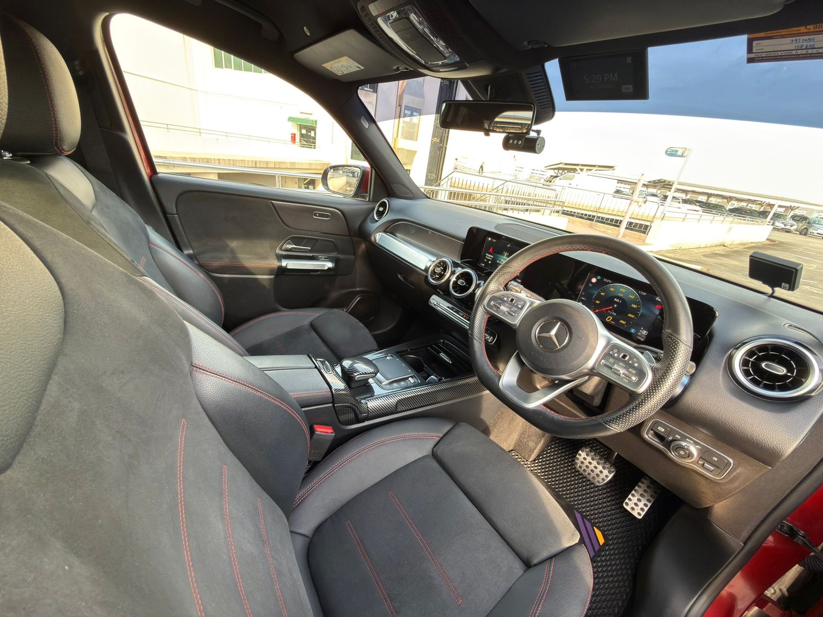 Mercedes-Benz GLB200 AMG Line photo 7